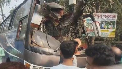 সাতক্ষীরায় বাস নিয়ন্ত্রণ হারিয়ে হেলপার নিহত