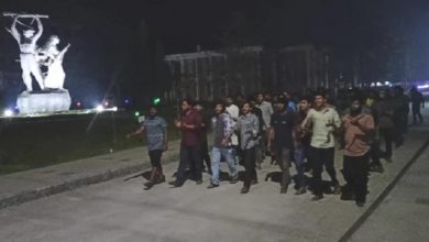 রাতে ক্যাম্পাসে বিক্ষোভ মিছিল হল না ছাড়ার ঘোষণা শিক্ষার্থীদের,