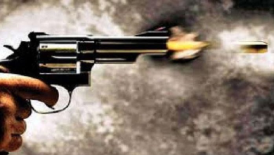ছাত্রদের লক্ষ্য করে গুলি
