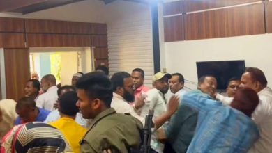 ইউএনওকে হুমকি জামায়াত নেতাদের বেধড়ক মারলেন বিএনপি নেতারা