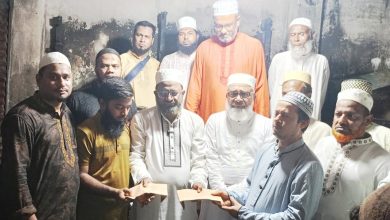 খালিশপুরে অগ্নিকান্ডে ক্ষতিগ্রস্তদের মাঝে আর্থিক সহায়তা প্রদান