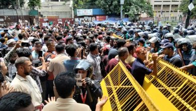 চাকরিচ্যুত বিডিআর সদস্যদের শাহবাগ অবরোধ